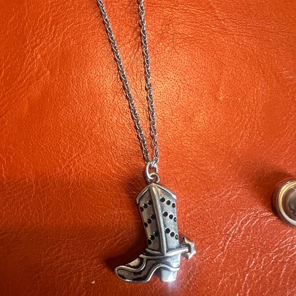 Boot Nexklace - Picture 2 of 2